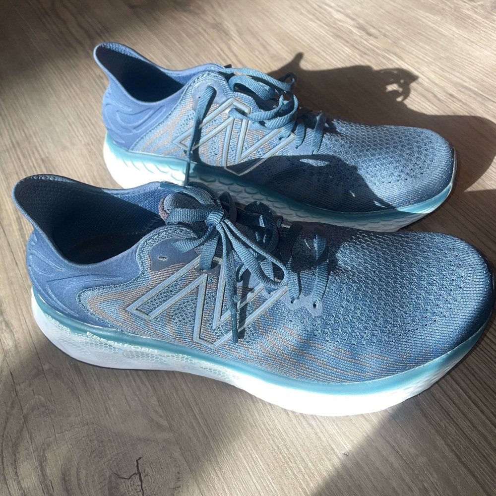 Men’s tennis shoes